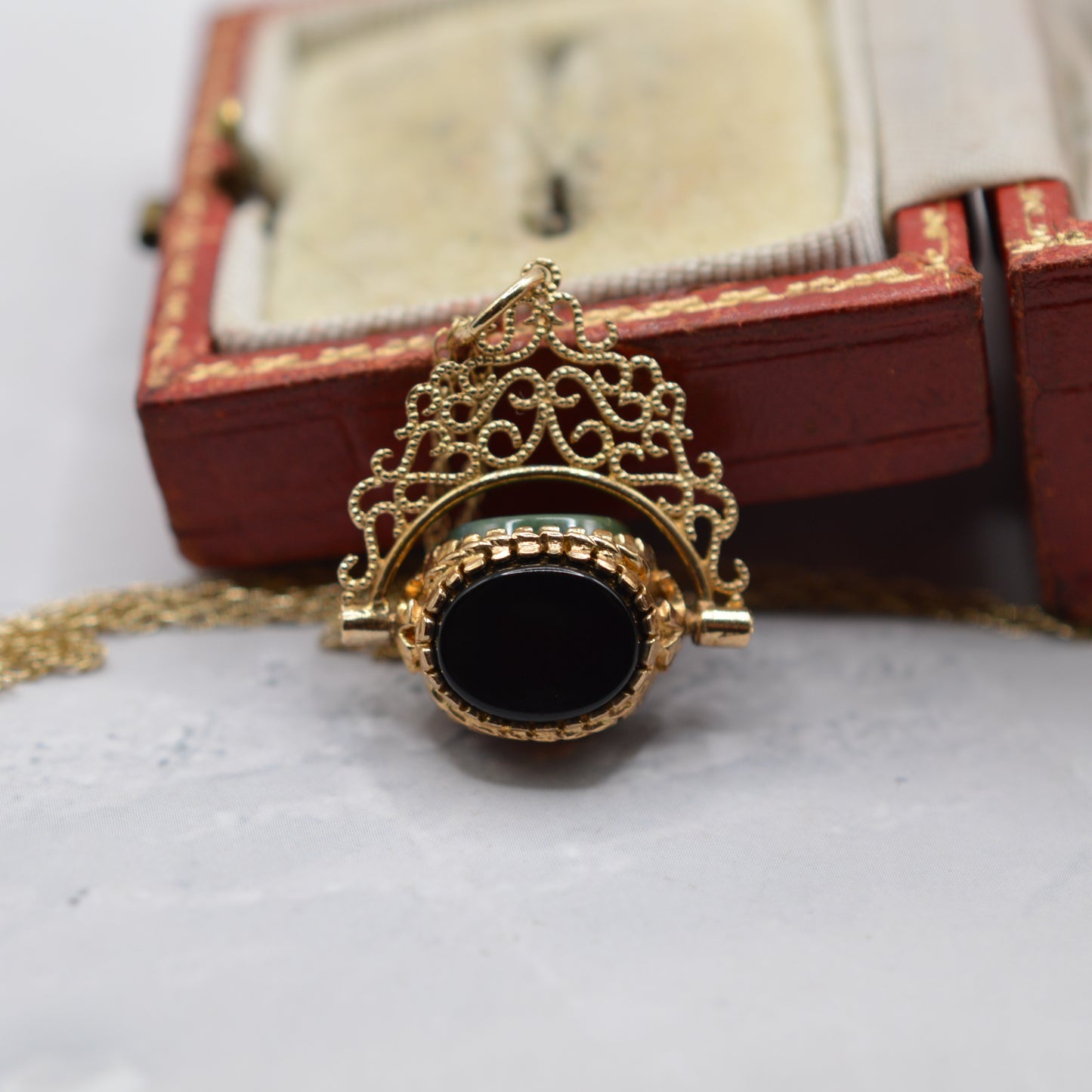 1990s 9ct Gold Swivel Fob Pendant Necklace (18")