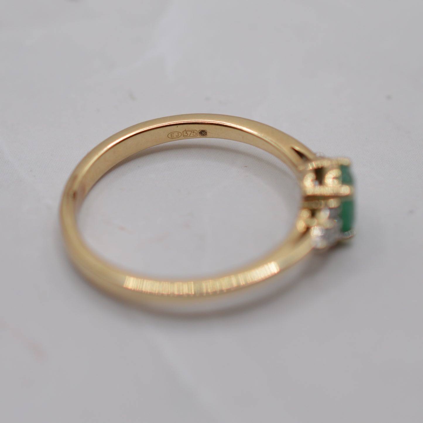 9ct Gold Emerald & Diamond Ring