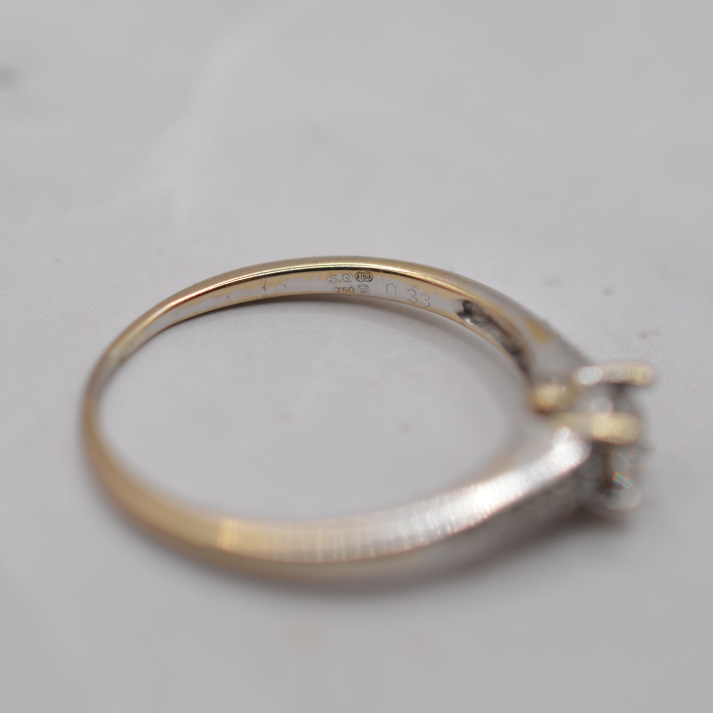 18ct Gold 0.33ct Diamond Ring with Diamond-Set Shoulders