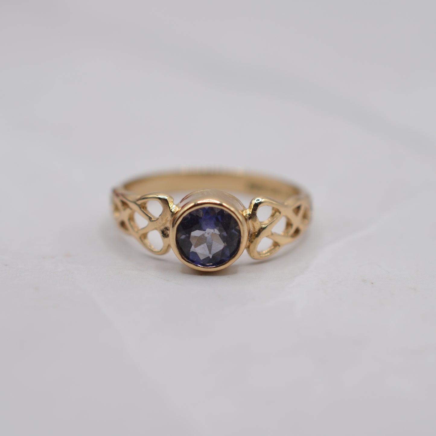 1990s 9ct Gold Iolite Celtic Ring