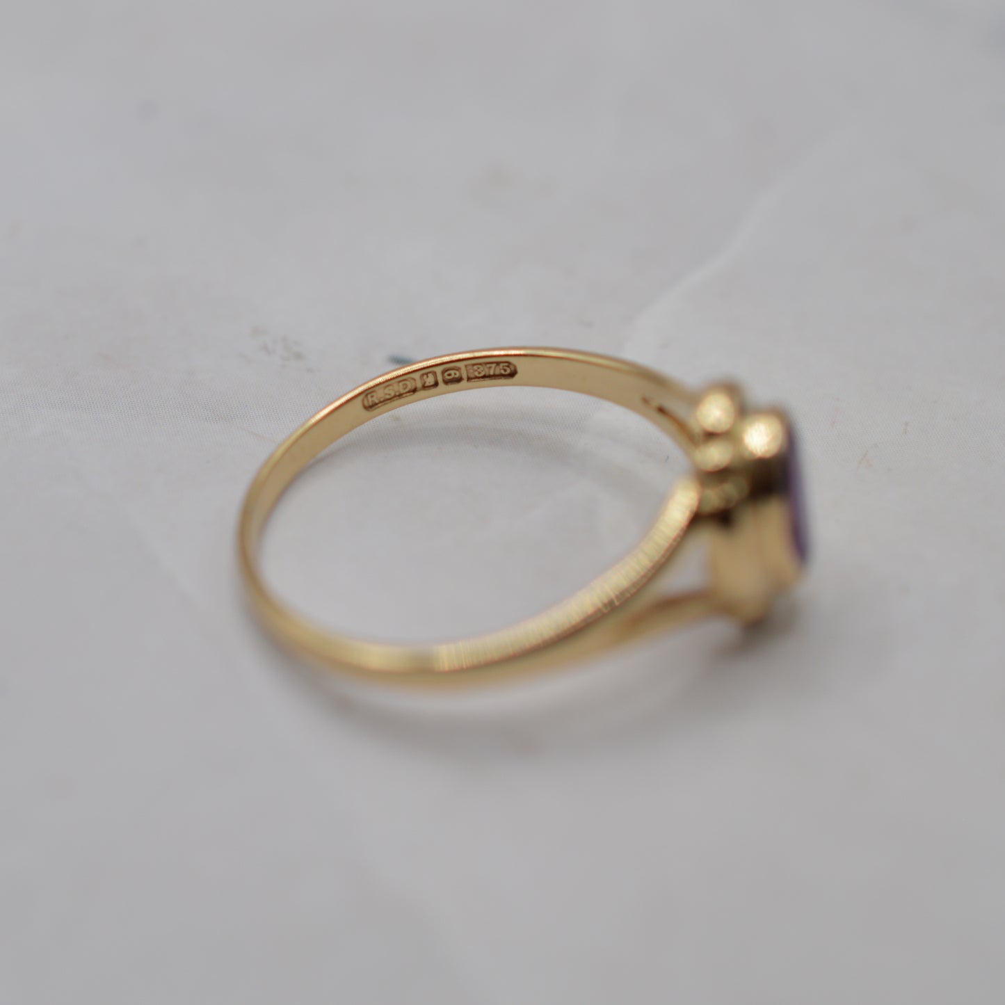 9ct Gold Amethyst Solitaire Ring