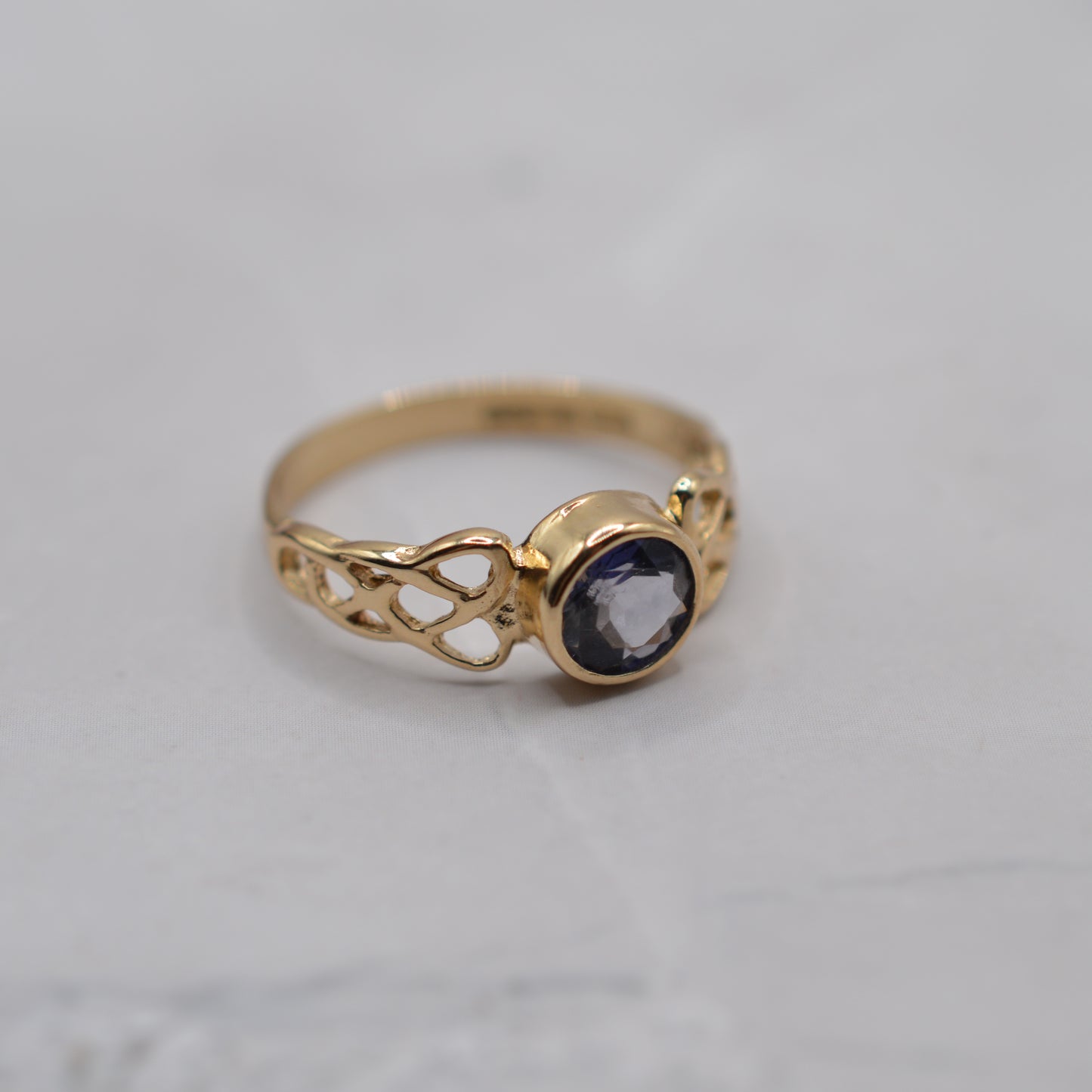 1990s 9ct Gold Iolite Celtic Ring