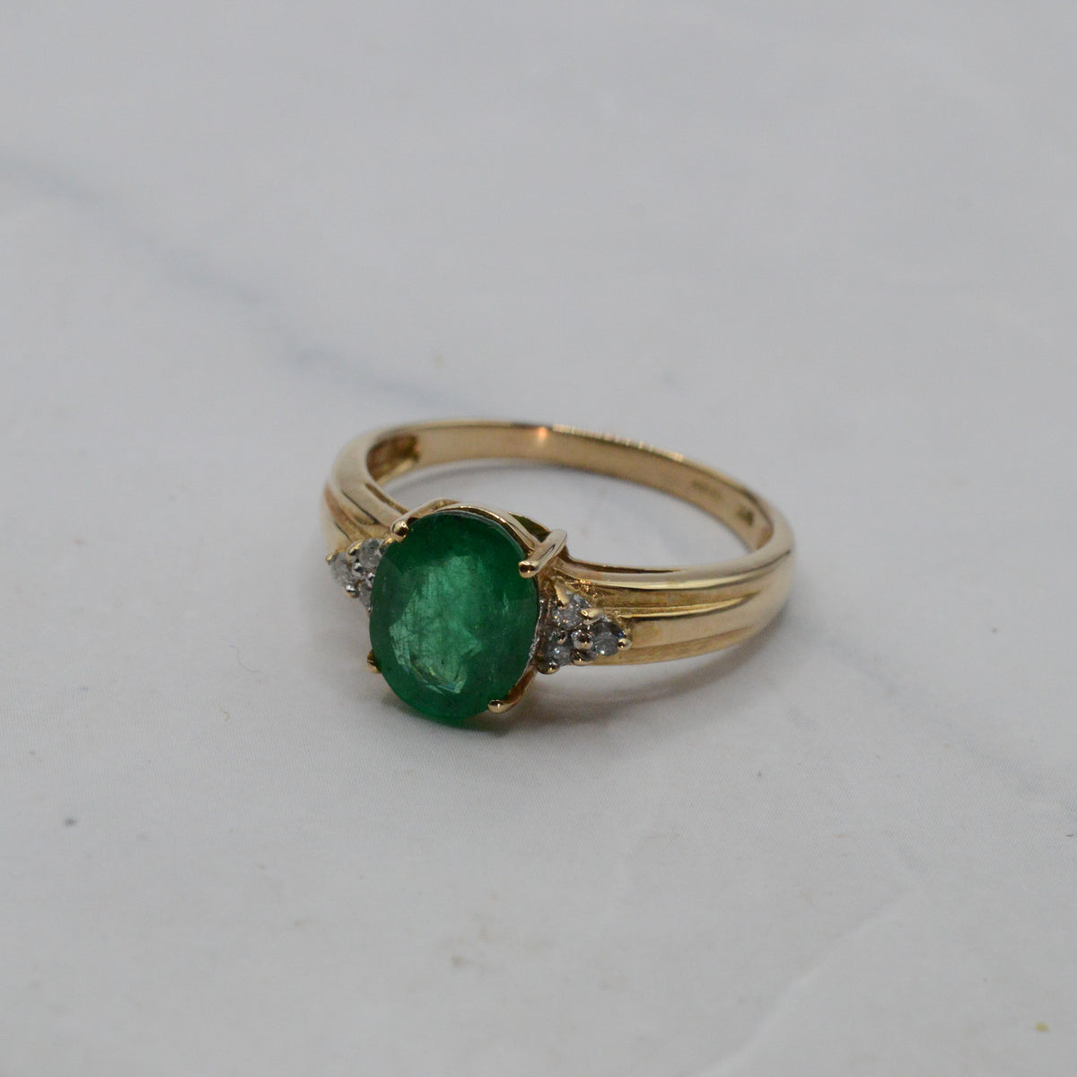 9ct Gold Emerald & Diamond Ring