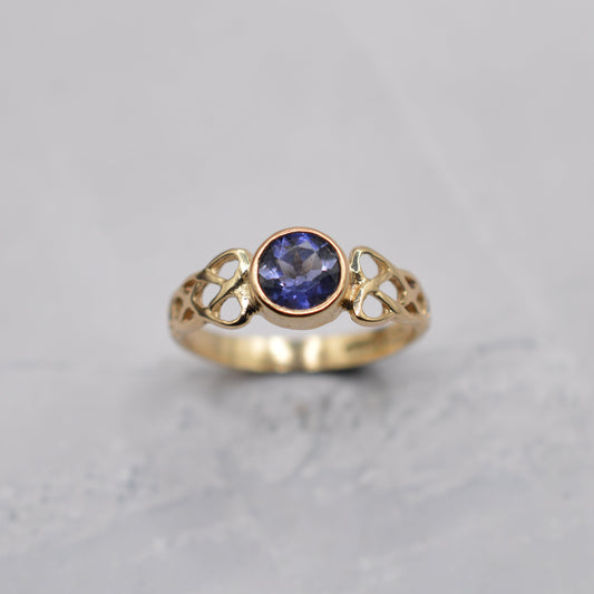 1990s 9ct Gold Iolite Celtic Ring