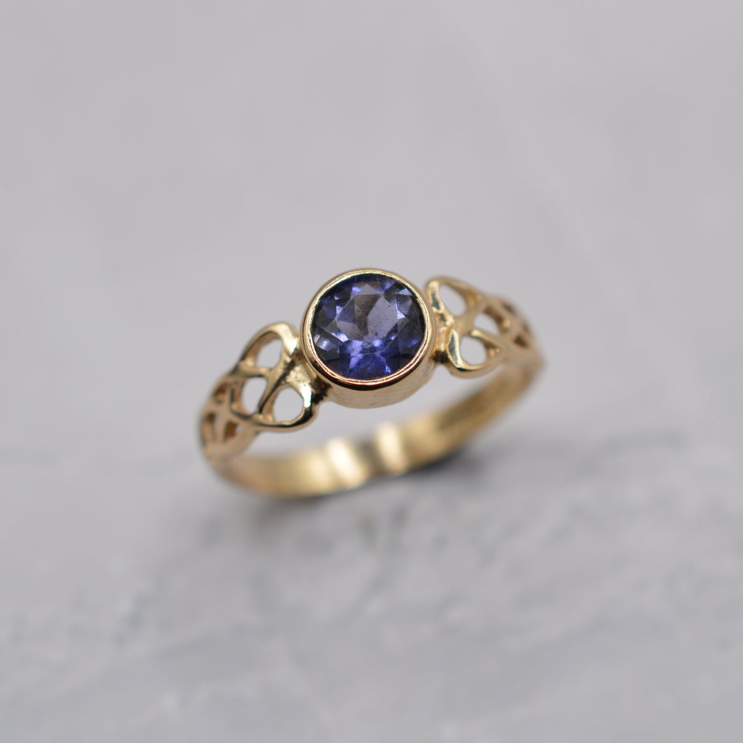 1990s 9ct Gold Iolite Celtic Ring