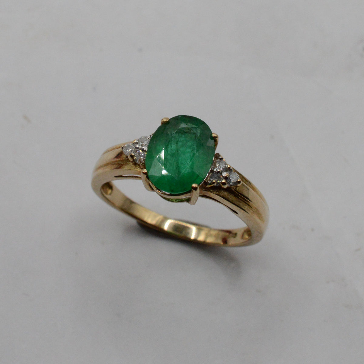 9ct Gold Emerald & Diamond Ring