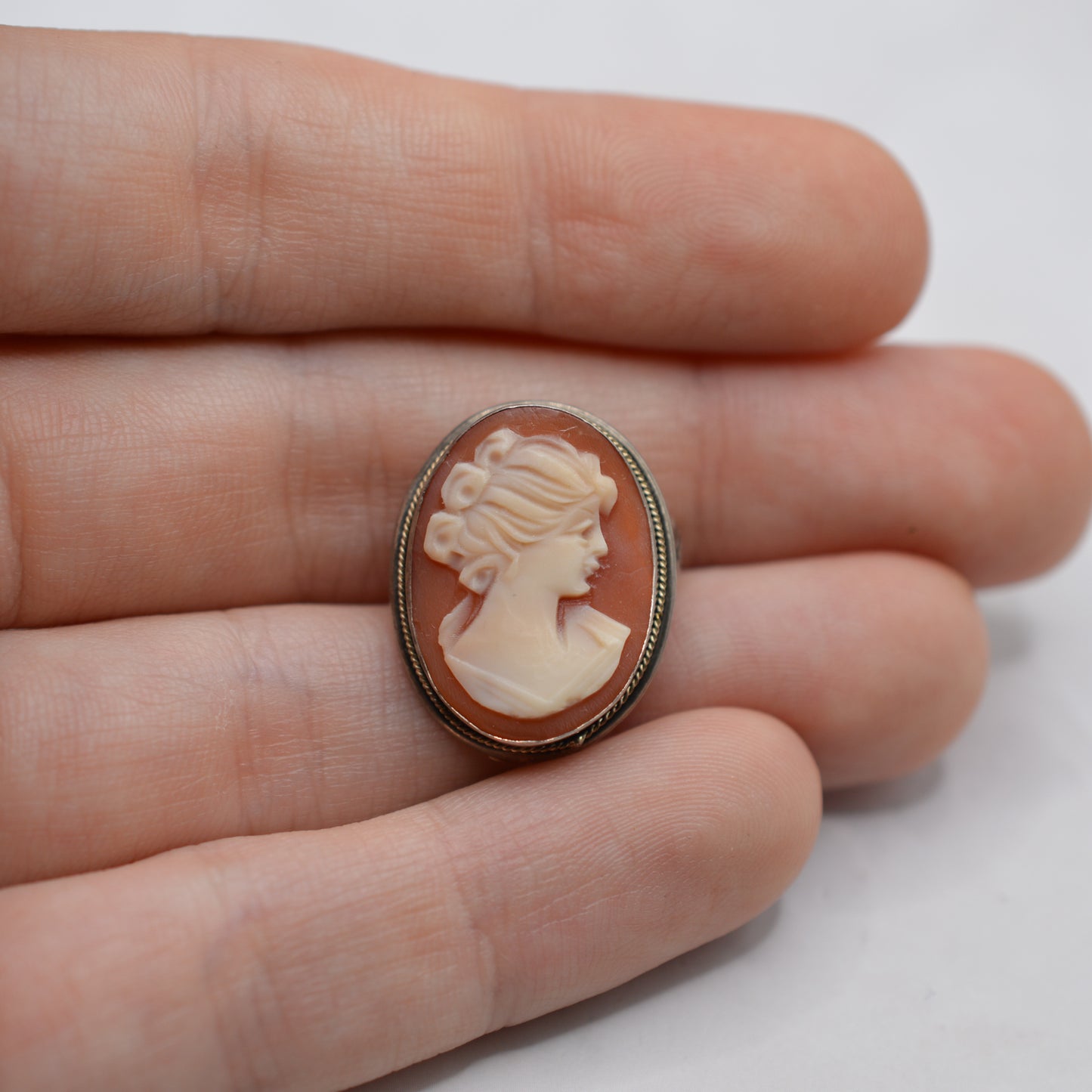 Vintage Sterling Silver Shell Cameo Brooch/Pendant