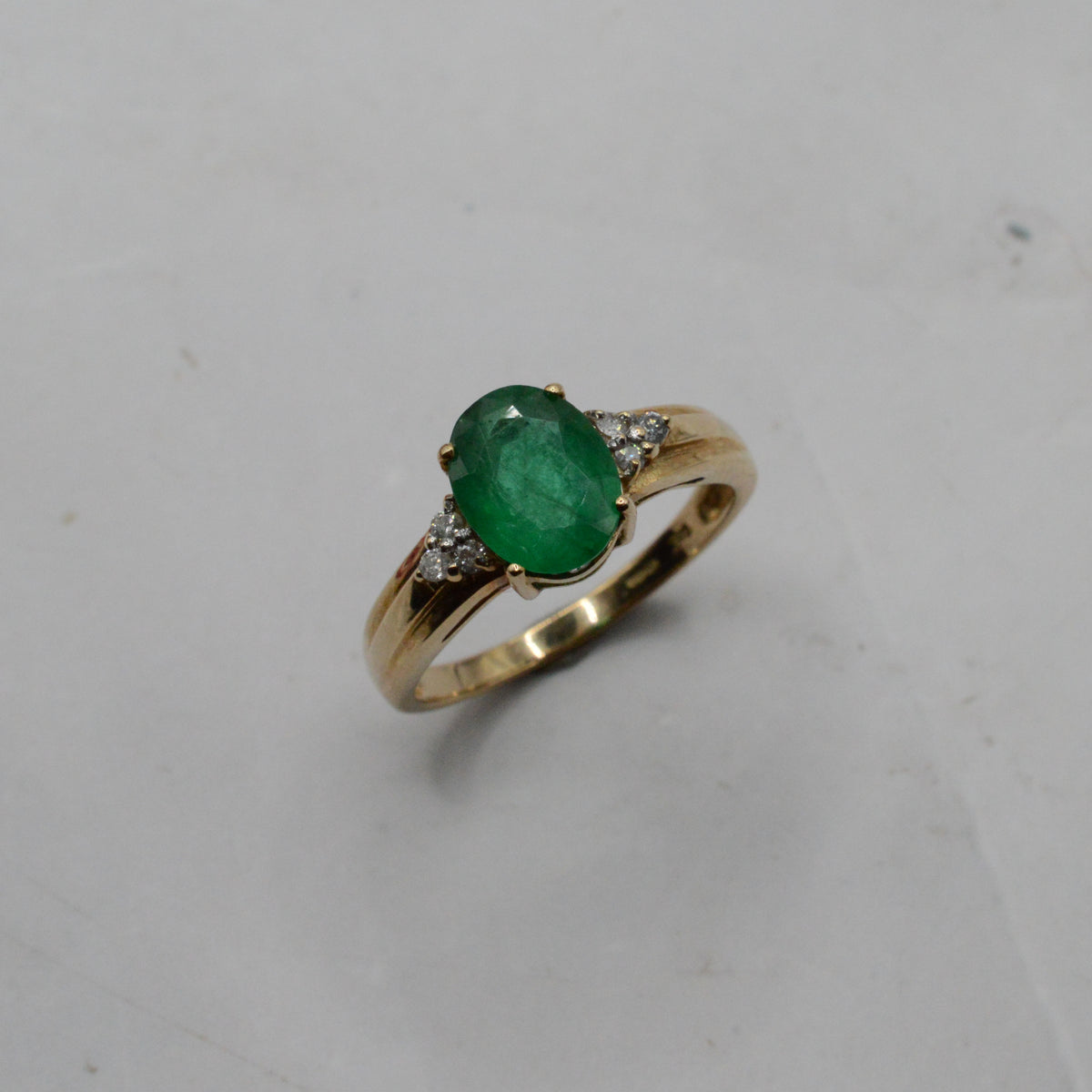 9ct Gold Emerald & Diamond Ring