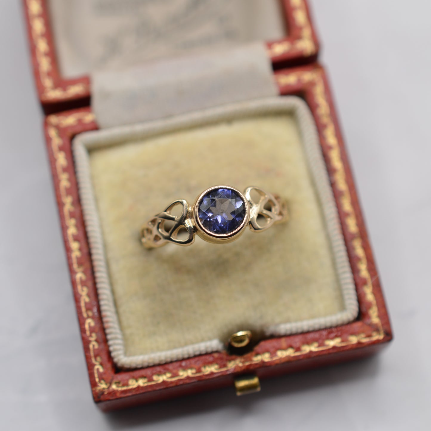 1990s 9ct Gold Iolite Celtic Ring