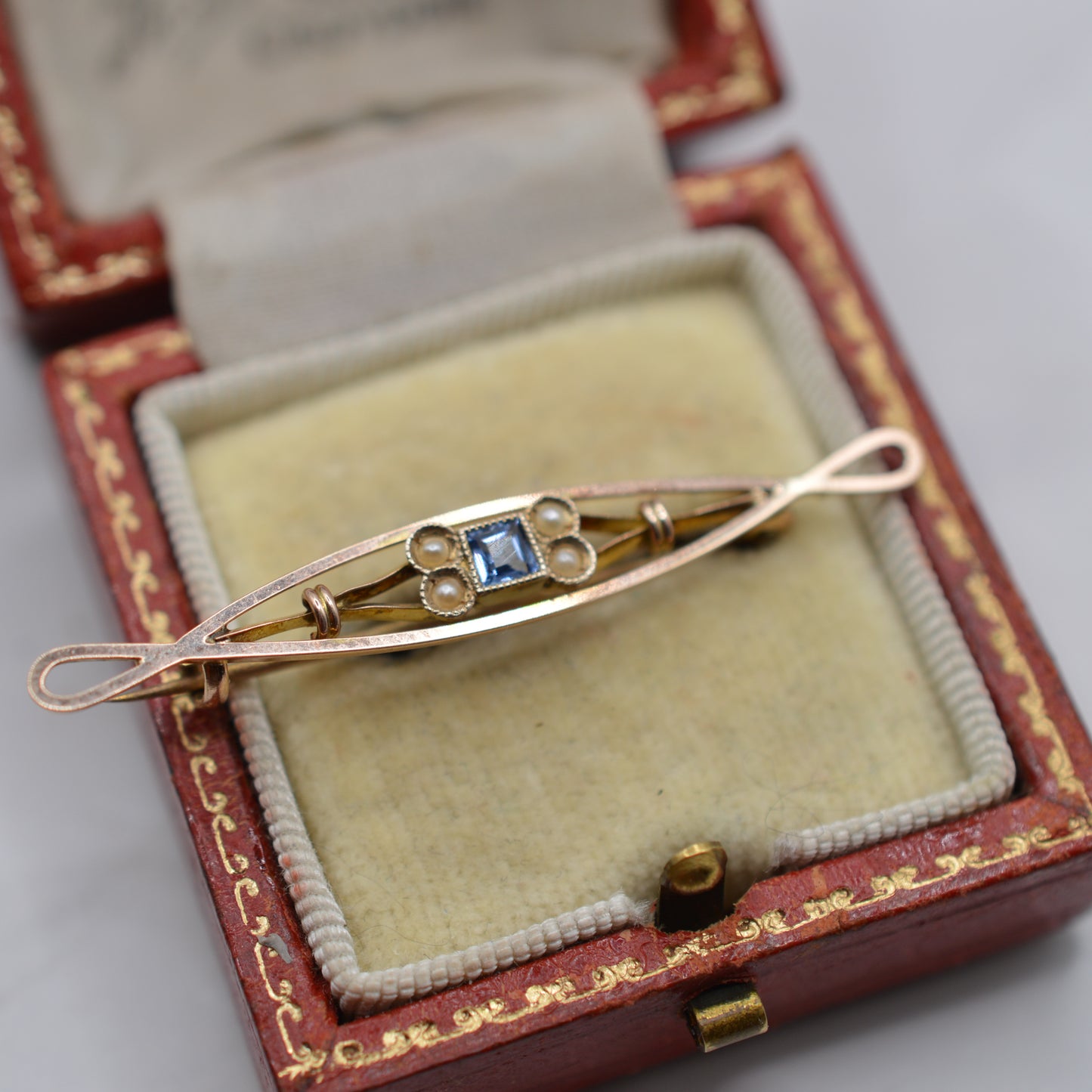 Antique Edwardian 9ct Gold Blue Topaz & Seed Pearl Brooch