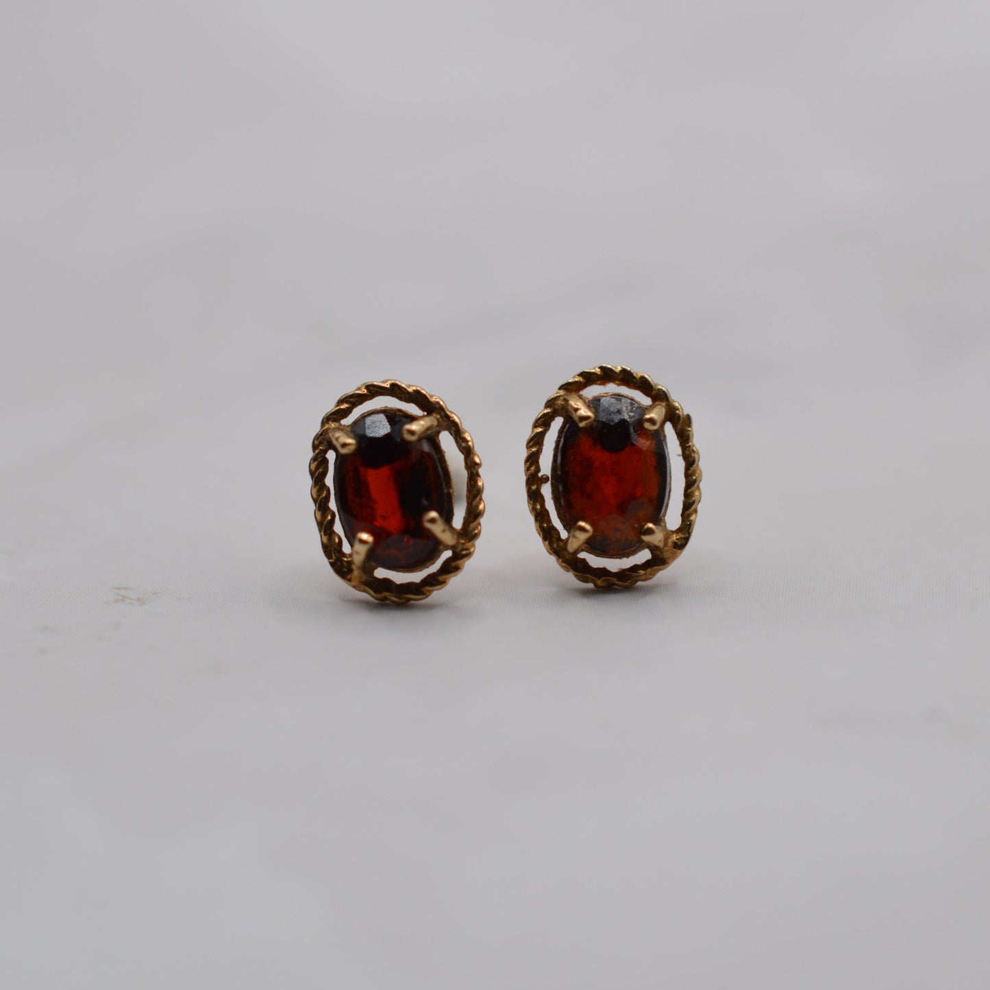 1960s Vintage 9ct Gold Garnet Stud Earrings with Rope-Twist Border