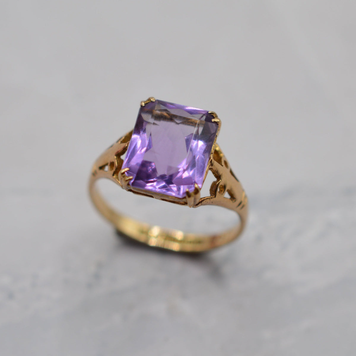 1960s Vintage 9ct Gold Amethyst Solitaire Ring