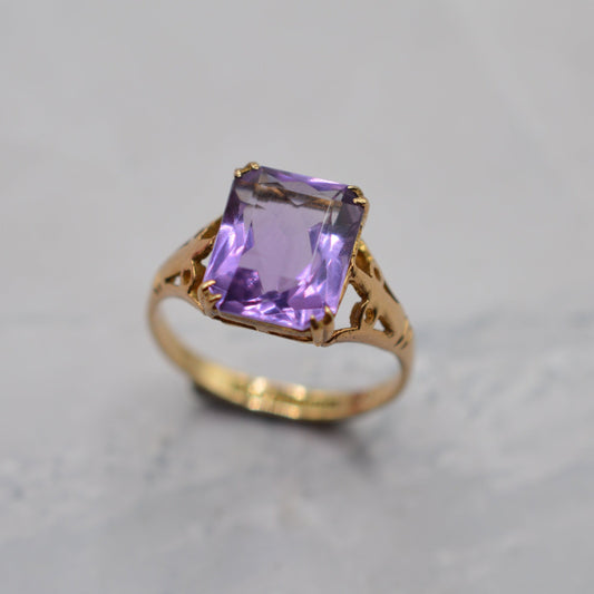 1960s Vintage 9ct Gold Amethyst Solitaire Ring