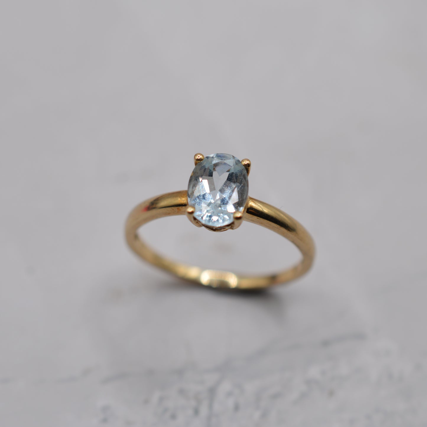 Y2K 9ct Gold Aquamarine Solitaire Ring