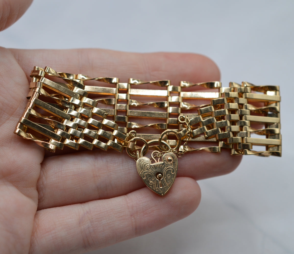 1970s Heavy Vintage 9ct Gold Seven-Bar Gate Bracelet with Heart Padlock (7”)