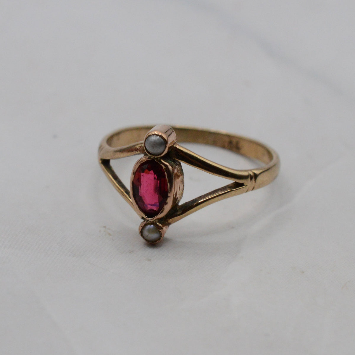 Antique Edwardian 9ct Gold Garnet & Pearl Ring