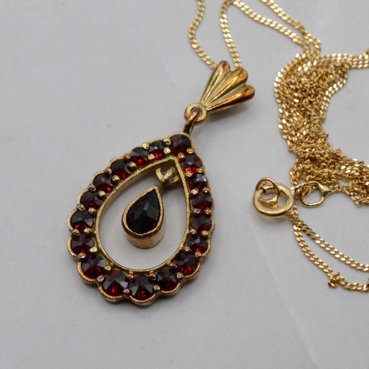 9ct Gold Garnet Drop Cluster Pendant Necklace (18”)