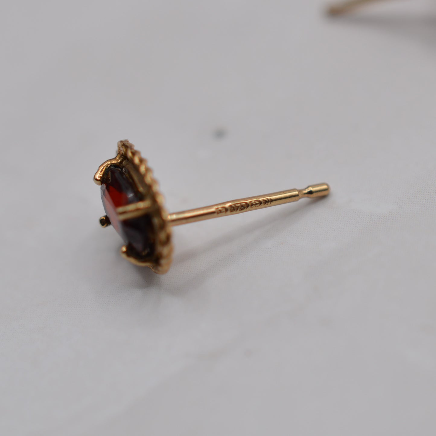 1960s Vintage 9ct Gold Garnet Stud Earrings with Rope-Twist Border