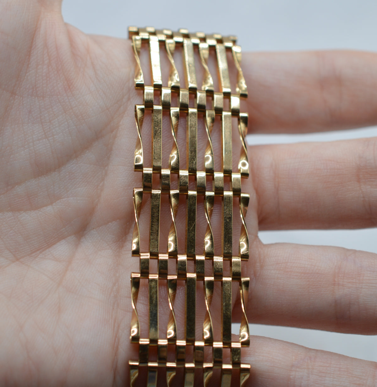 1970s Heavy Vintage 9ct Gold Seven-Bar Gate Bracelet with Heart Padlock (7”)