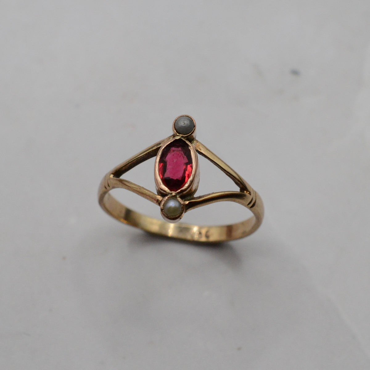 Antique Edwardian 9ct Gold Garnet & Pearl Ring