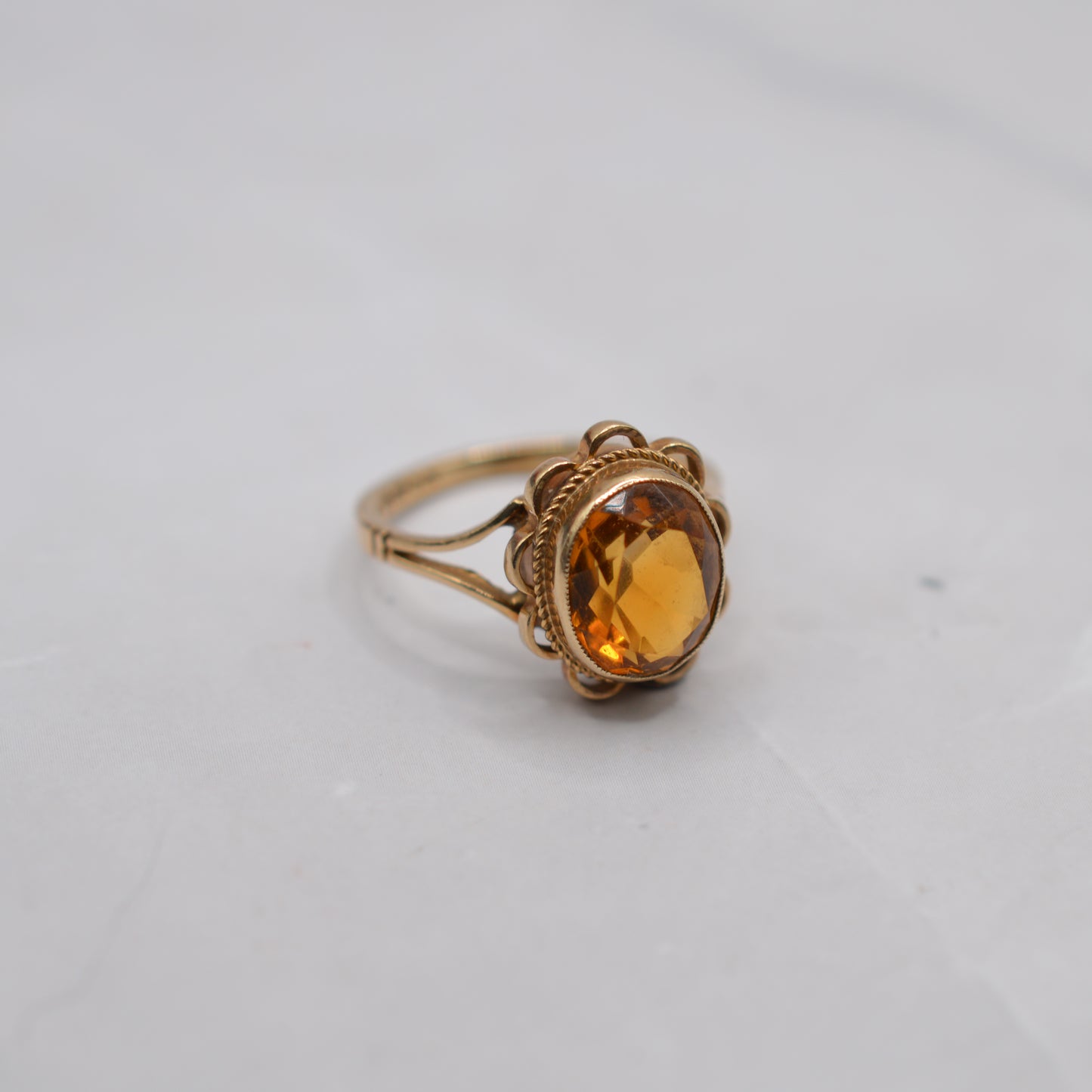 1970s Vintage 9ct Gold Citrine Ring with Scalloped Border