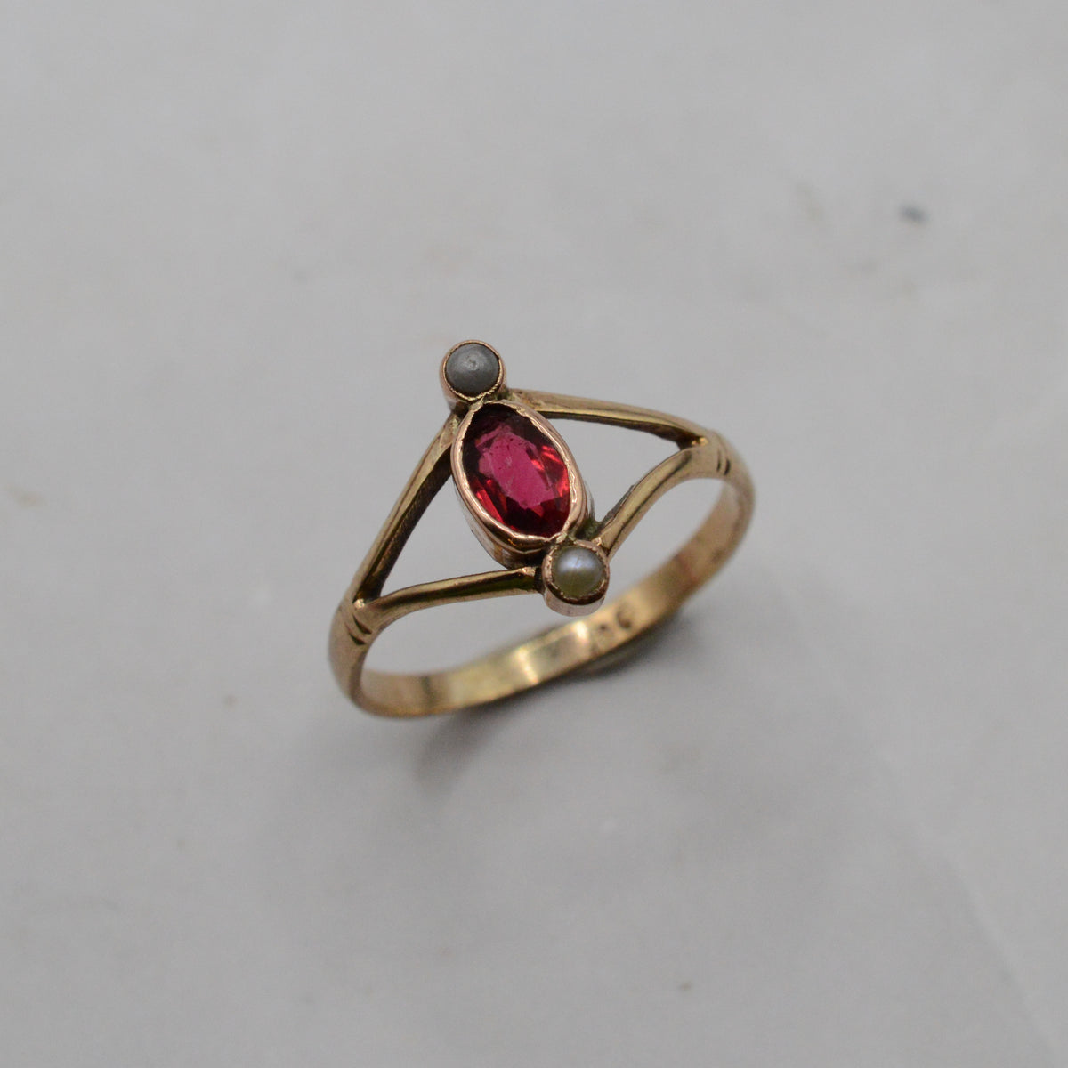Antique Edwardian 9ct Gold Garnet & Pearl Ring