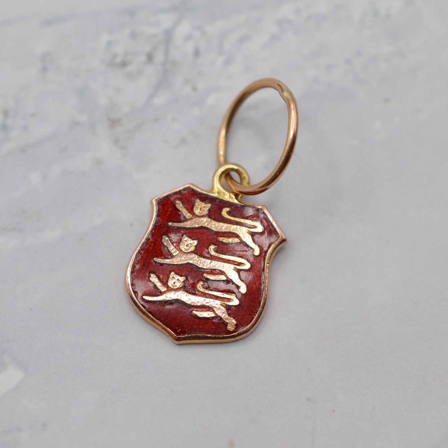 1970s Vintage 9ct Gold Enamel Three Lions Crest Pendant/Charm