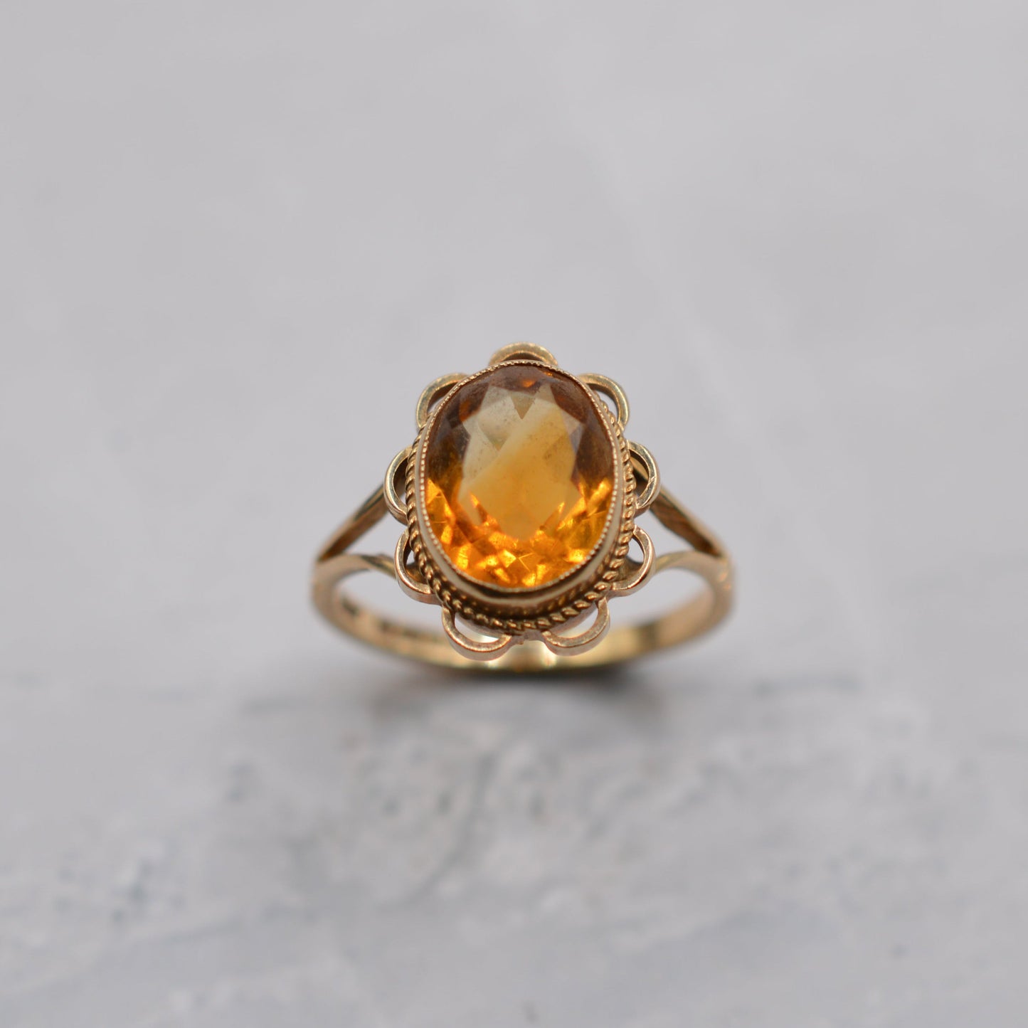 1970s Vintage 9ct Gold Citrine Ring with Scalloped Border