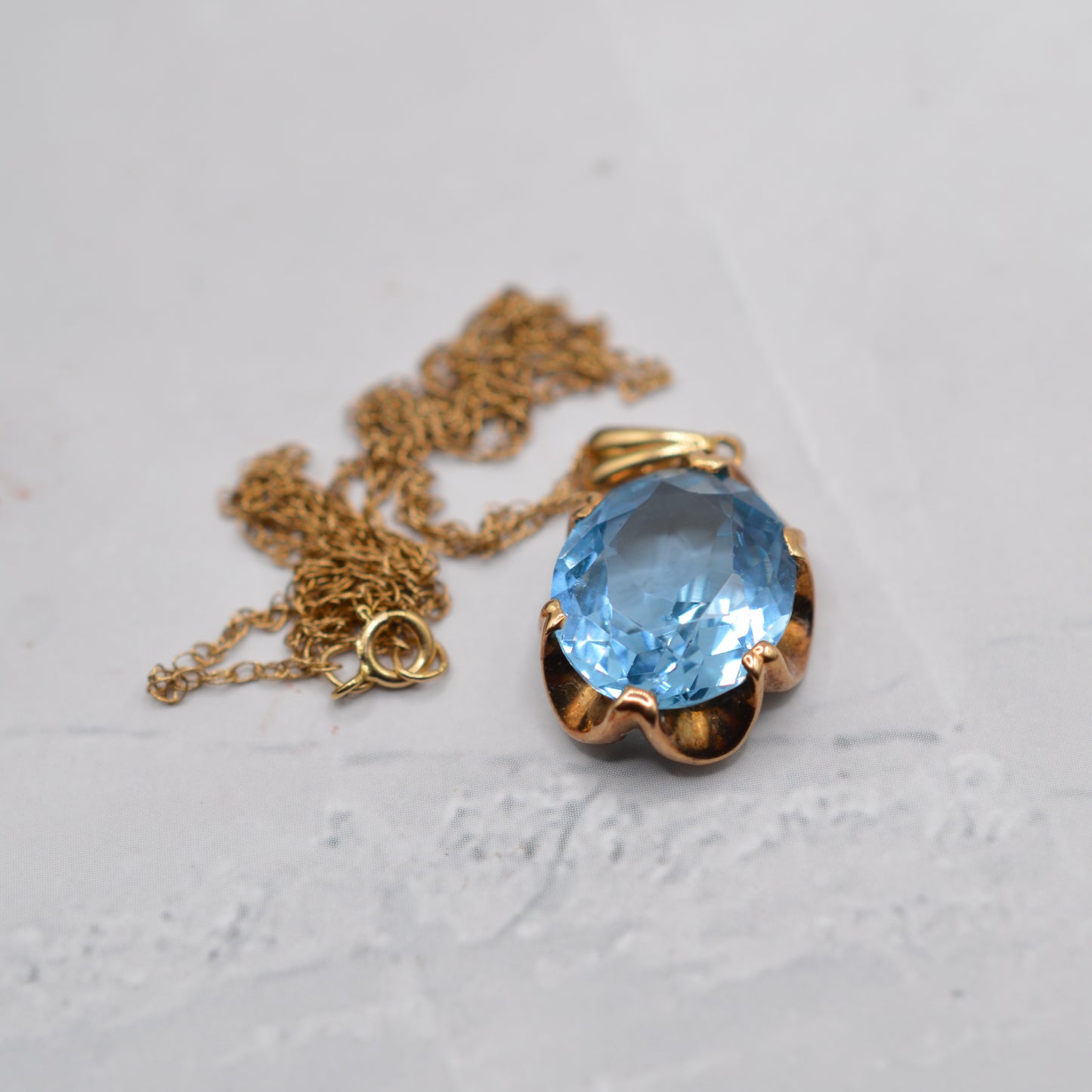 1970s Vintage 9ct Gold 4.46ct Blue Topaz Pendant Necklace in Buttercup Setting (18”)