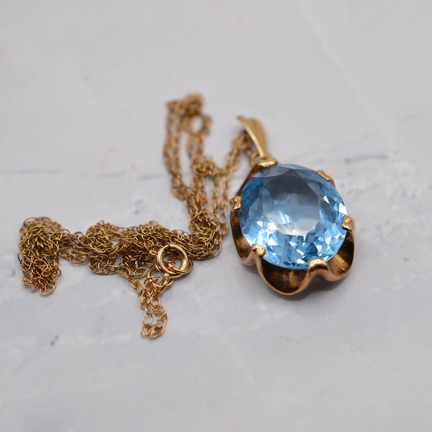 1970s Vintage 9ct Gold 4.46ct Blue Topaz Pendant Necklace in Buttercup Setting (18”)