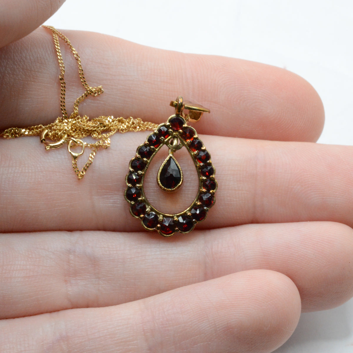 9ct Gold Garnet Drop Cluster Pendant Necklace (18”)
