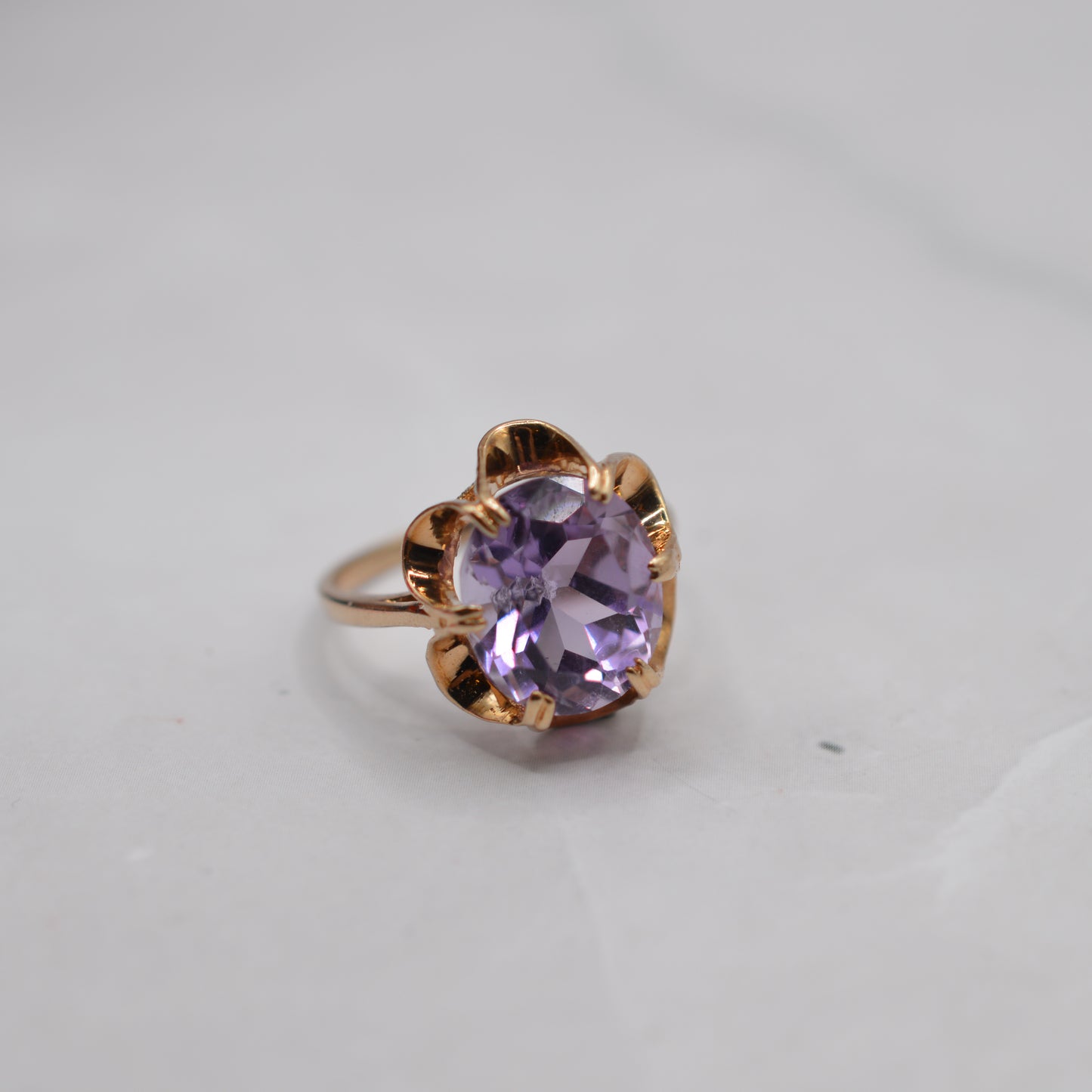 1990s 9ct Gold 4ct Amethyst Ring in Buttercup Setting
