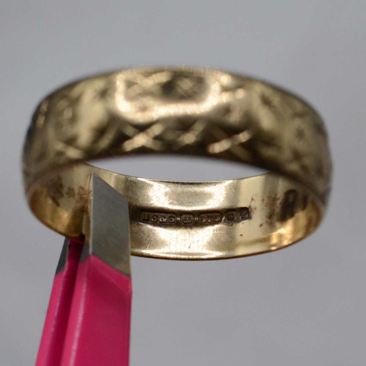 1980s 9ct Gold Star-Engraved Band Ring