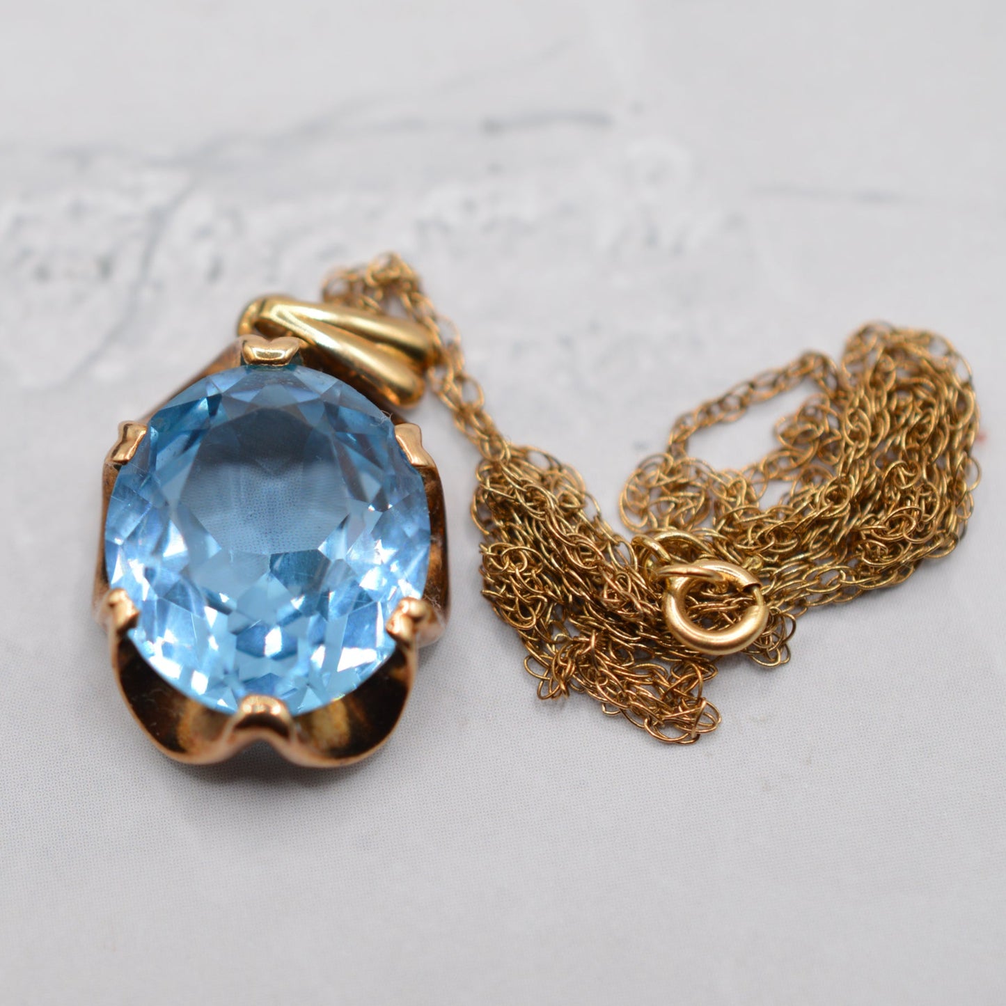 1970s Vintage 9ct Gold 4.46ct Blue Topaz Pendant Necklace in Buttercup Setting (18”)