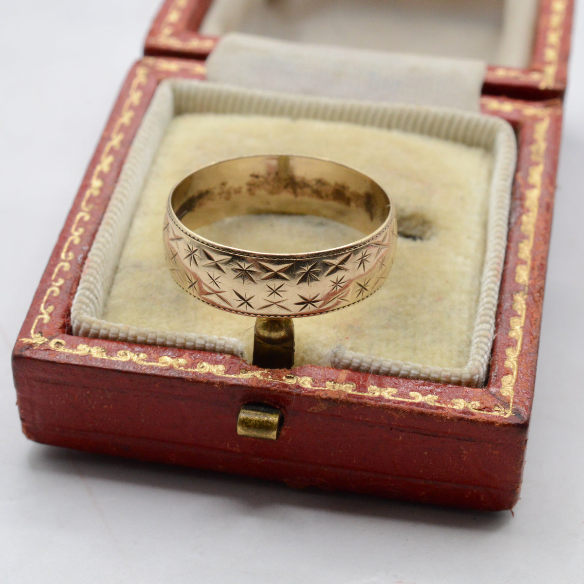 1980s 9ct Gold Star-Engraved Band Ring
