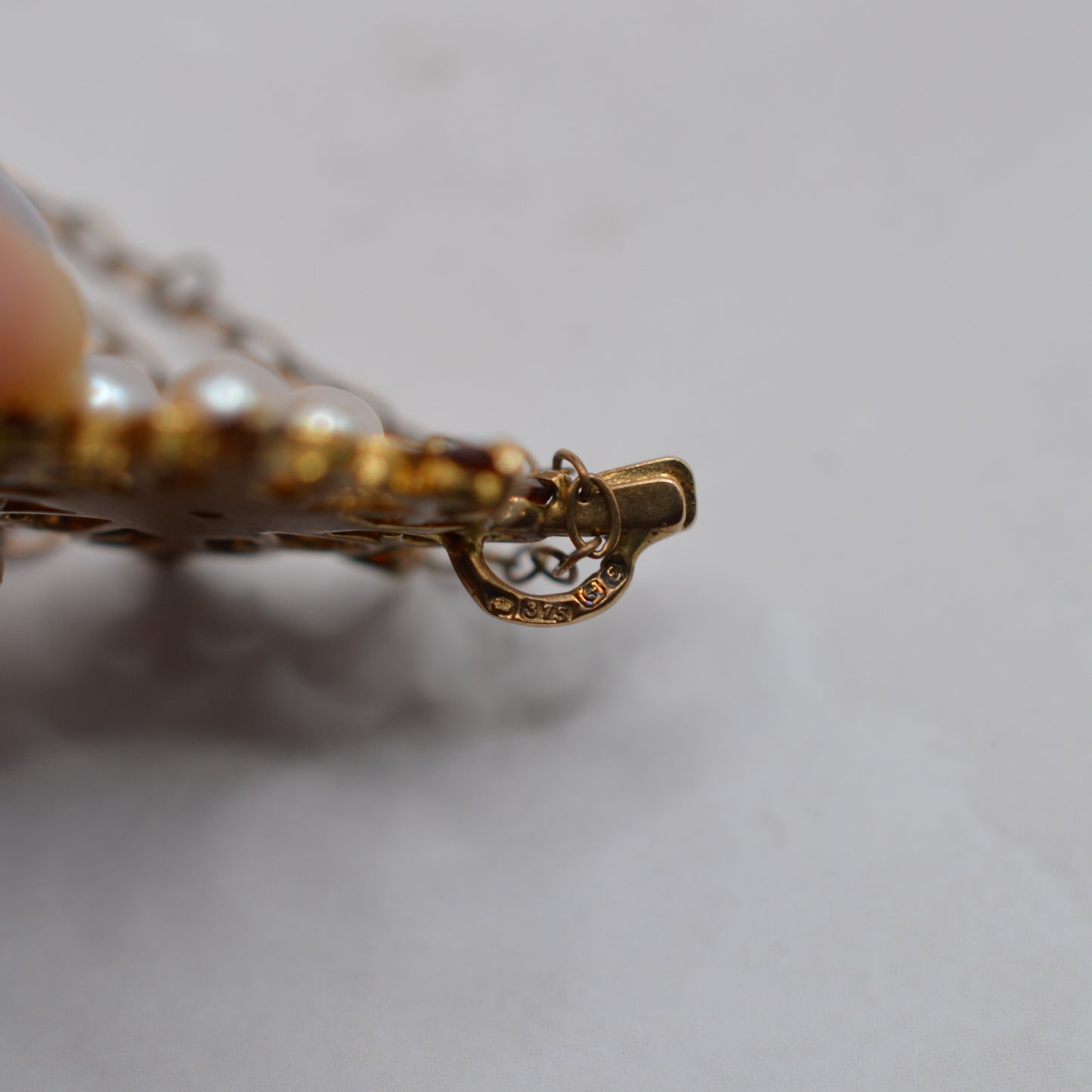 1970s Vintage 9ct Gold Garnet & Pearl Pendant Necklace