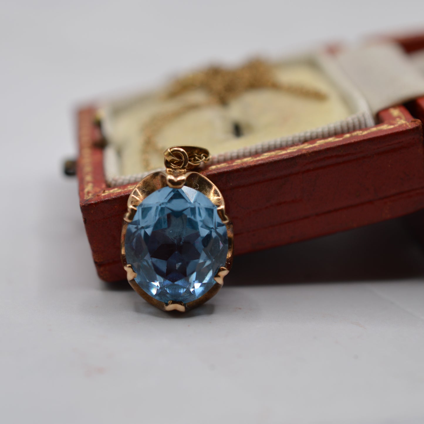 1970s Vintage 9ct Gold 4.46ct Blue Topaz Pendant Necklace in Buttercup Setting (18”)