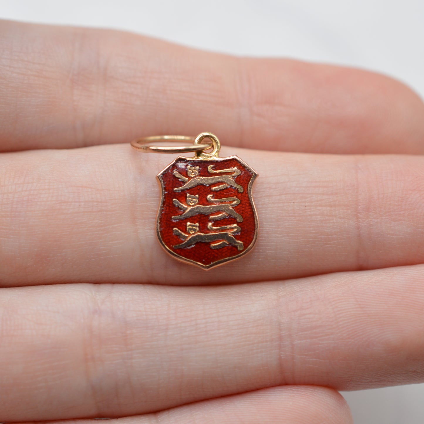 1970s Vintage 9ct Gold Enamel Three Lions Crest Pendant/Charm