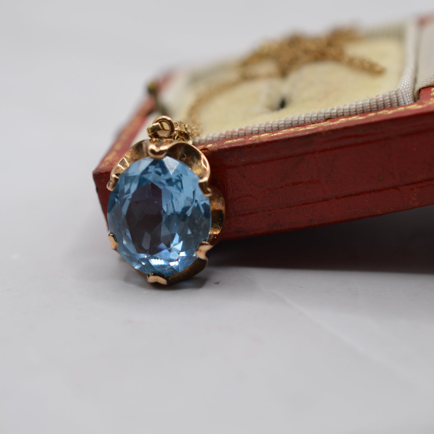 1970s Vintage 9ct Gold 4.46ct Blue Topaz Pendant Necklace in Buttercup Setting (18”)