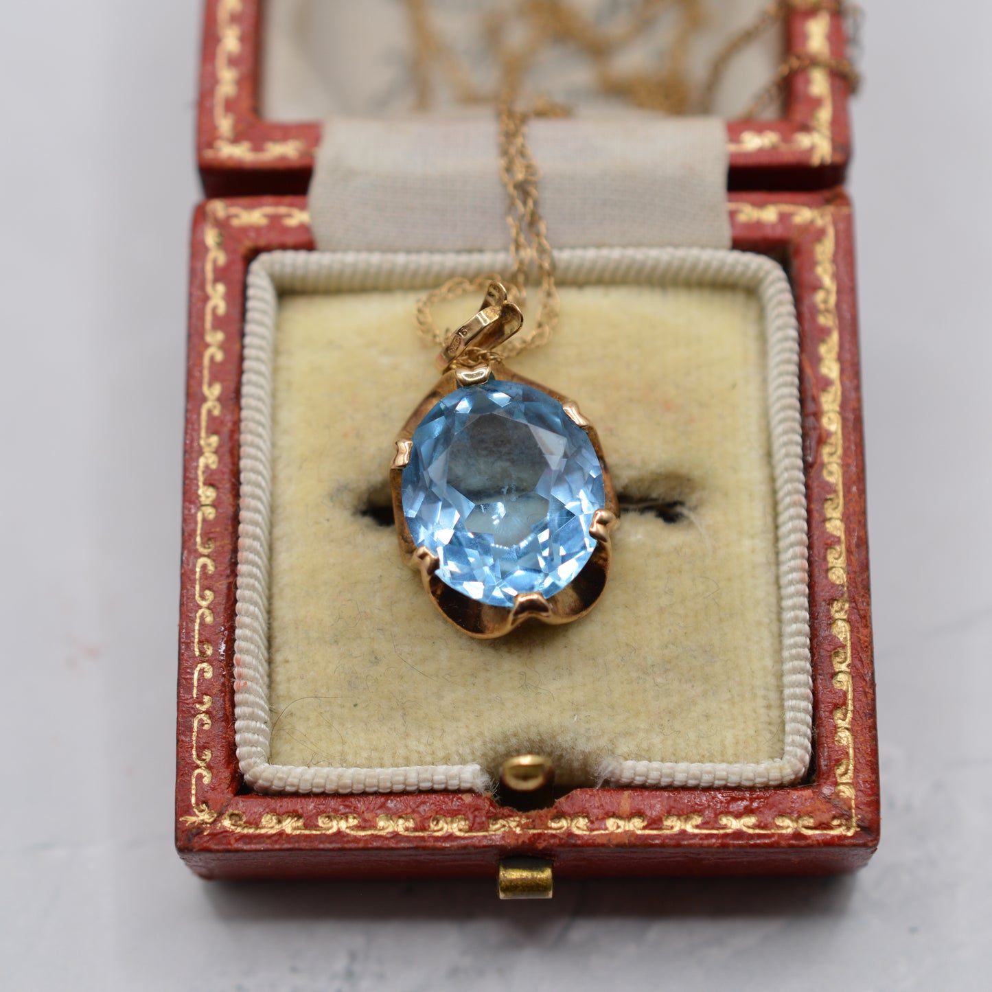 1970s Vintage 9ct Gold 4.46ct Blue Topaz Pendant Necklace in Buttercup Setting (18”)