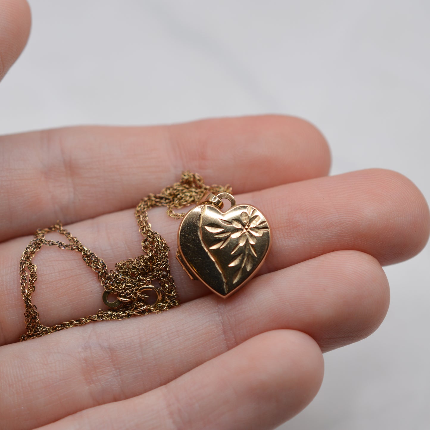 9ct Gold Heart Locket Pendant Necklace (16”)