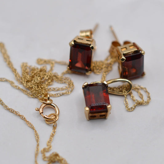 9ct Gold Garnet Pendant Necklace & Earrings Set