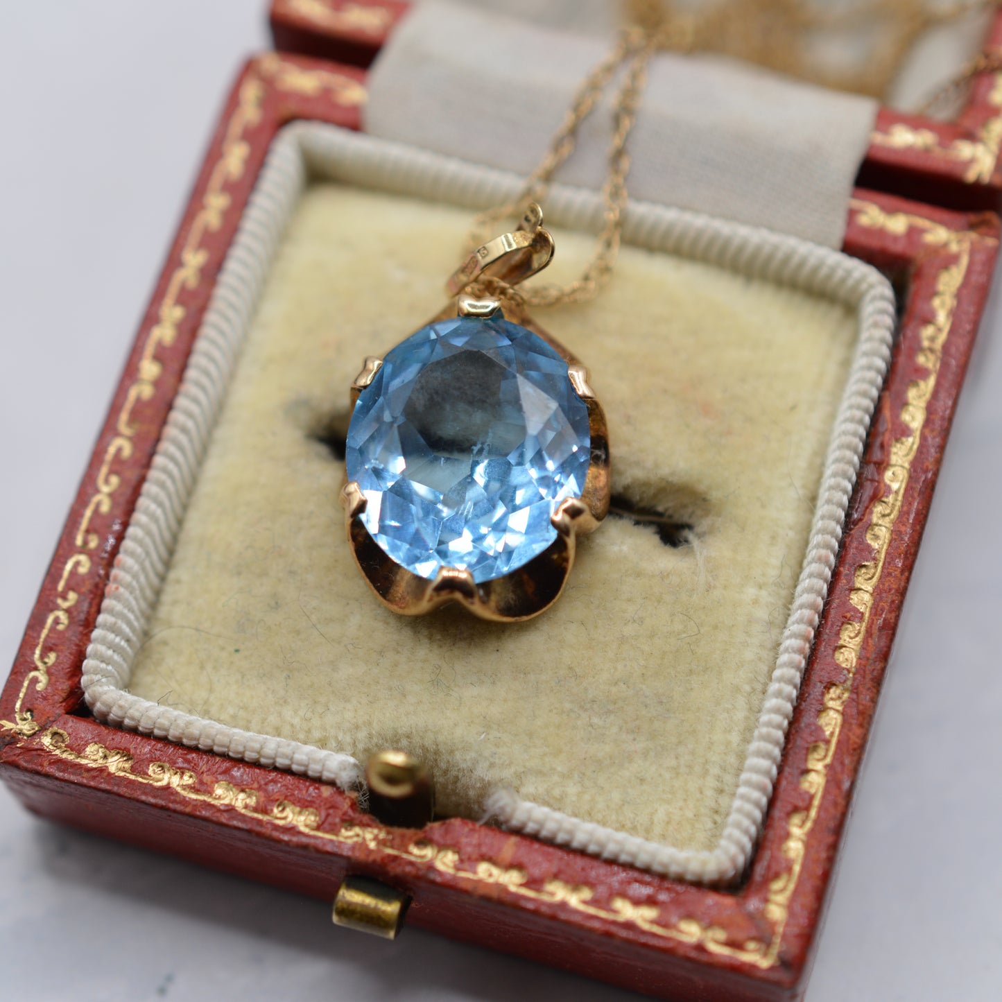 1970s Vintage 9ct Gold 4.46ct Blue Topaz Pendant Necklace in Buttercup Setting (18”)
