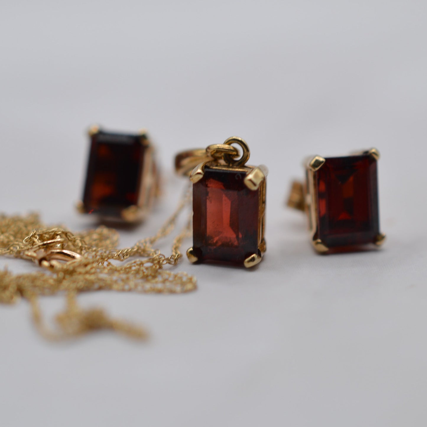 9ct Gold Garnet Pendant Necklace & Earrings Set