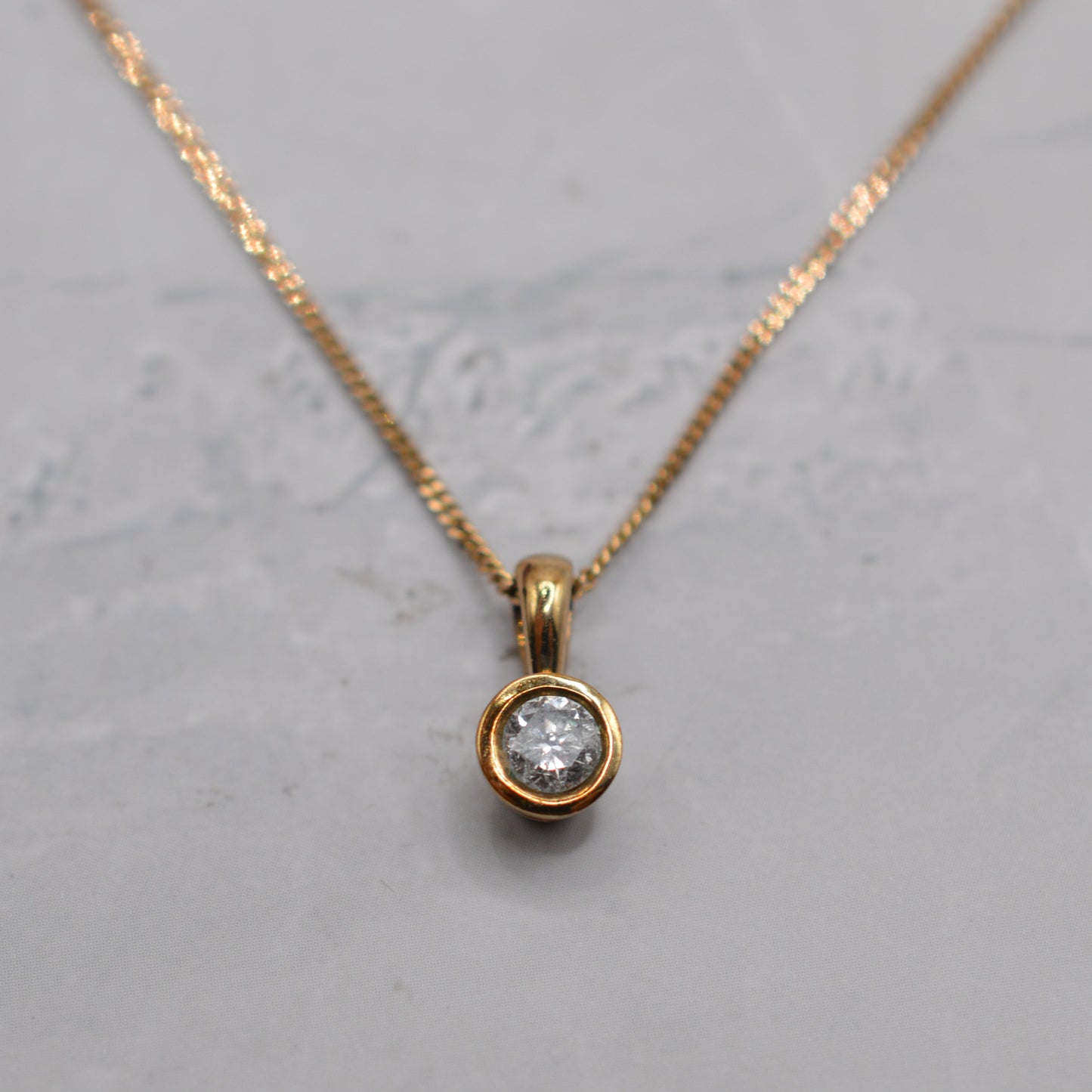 9ct Gold Diamond Pendant Necklace (18")