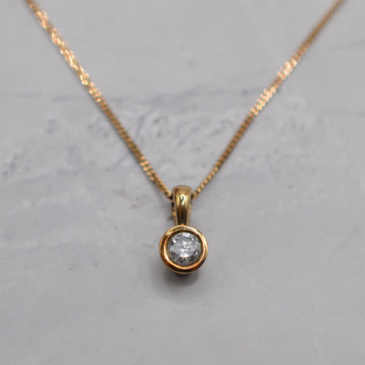 9ct Gold Diamond Pendant Necklace (18")