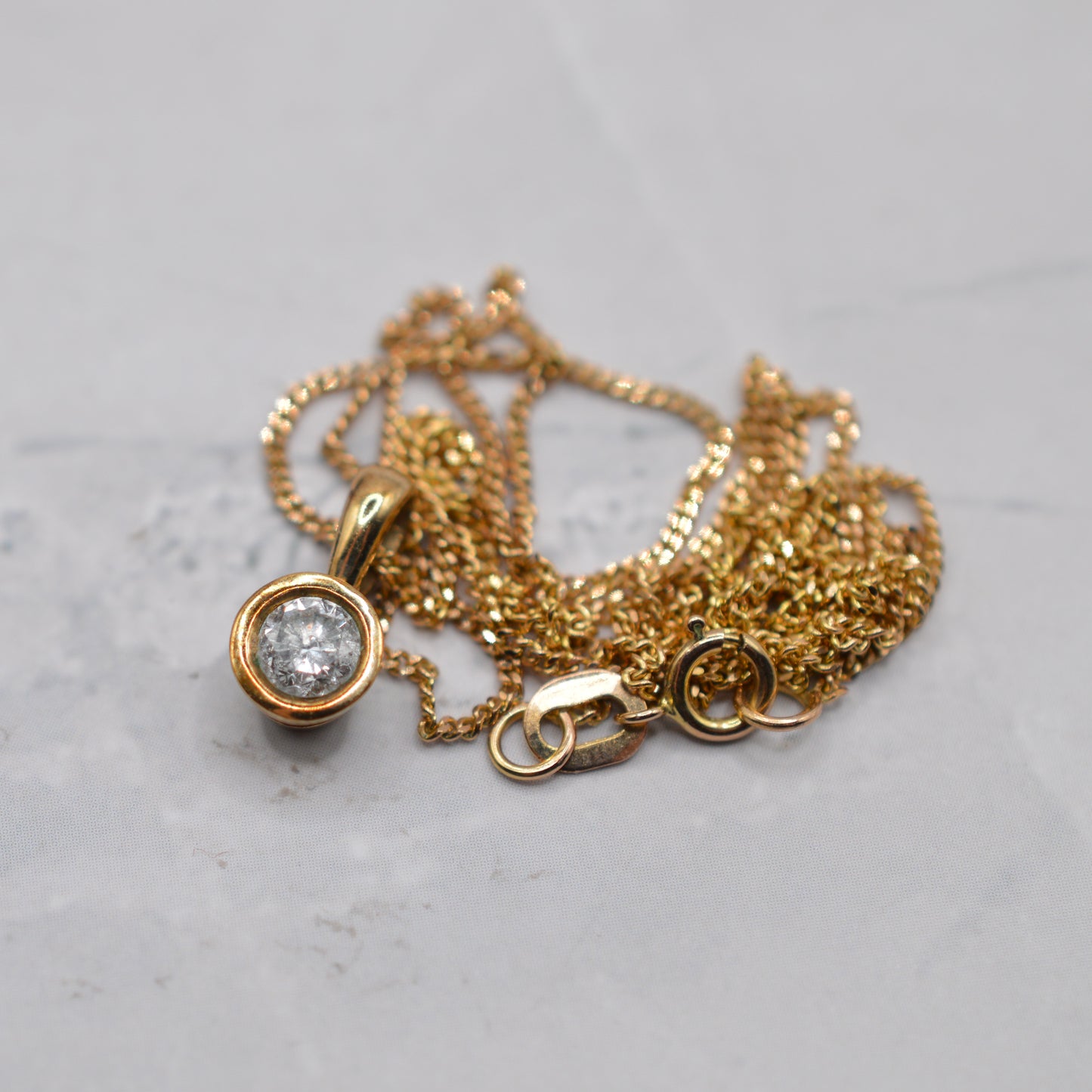 9ct Gold Diamond Pendant Necklace (18")