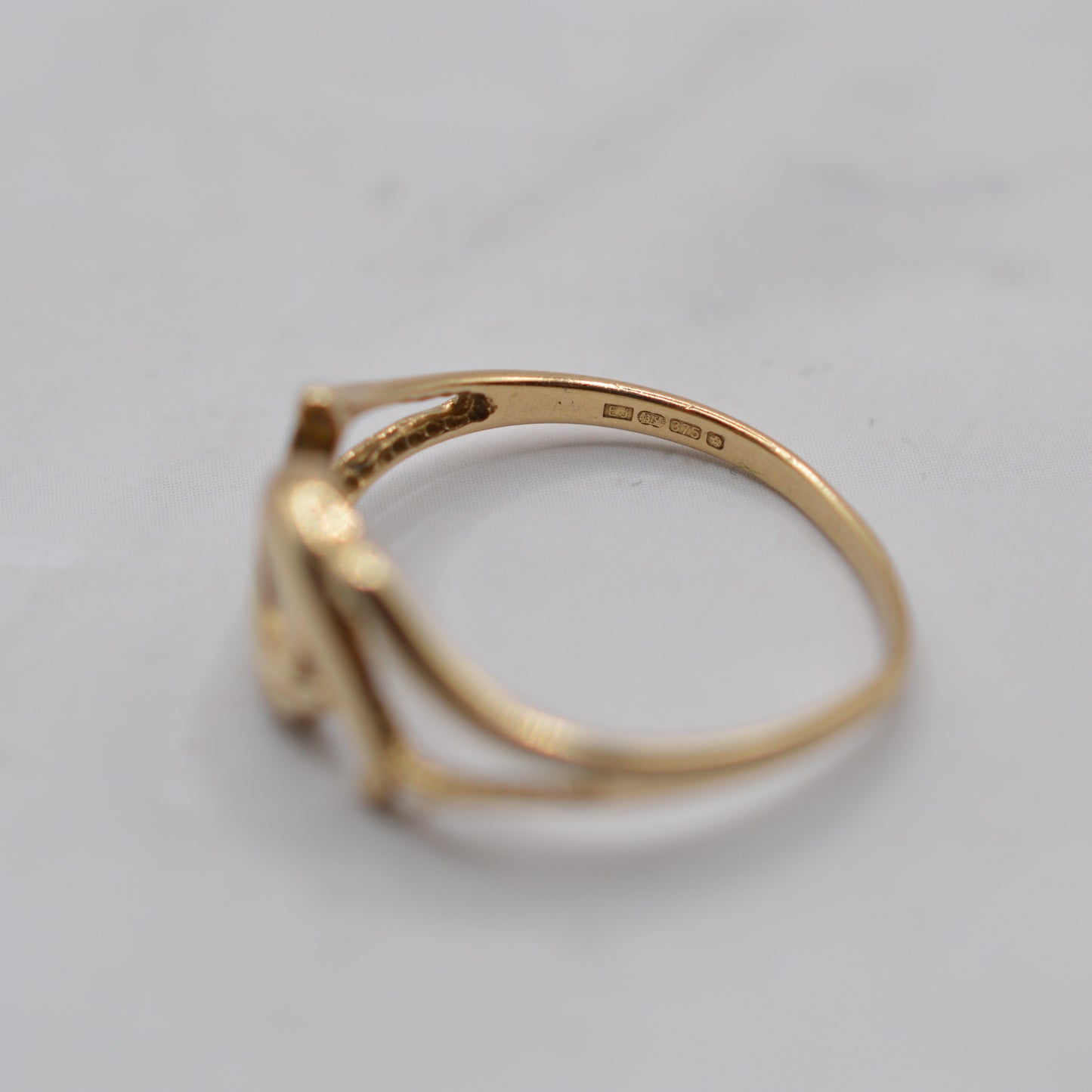 Y2K-Era 9ct Gold Dolphin Ring