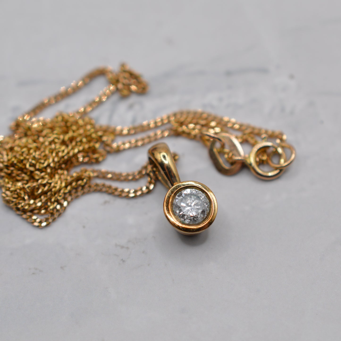 9ct Gold Diamond Pendant Necklace (18")