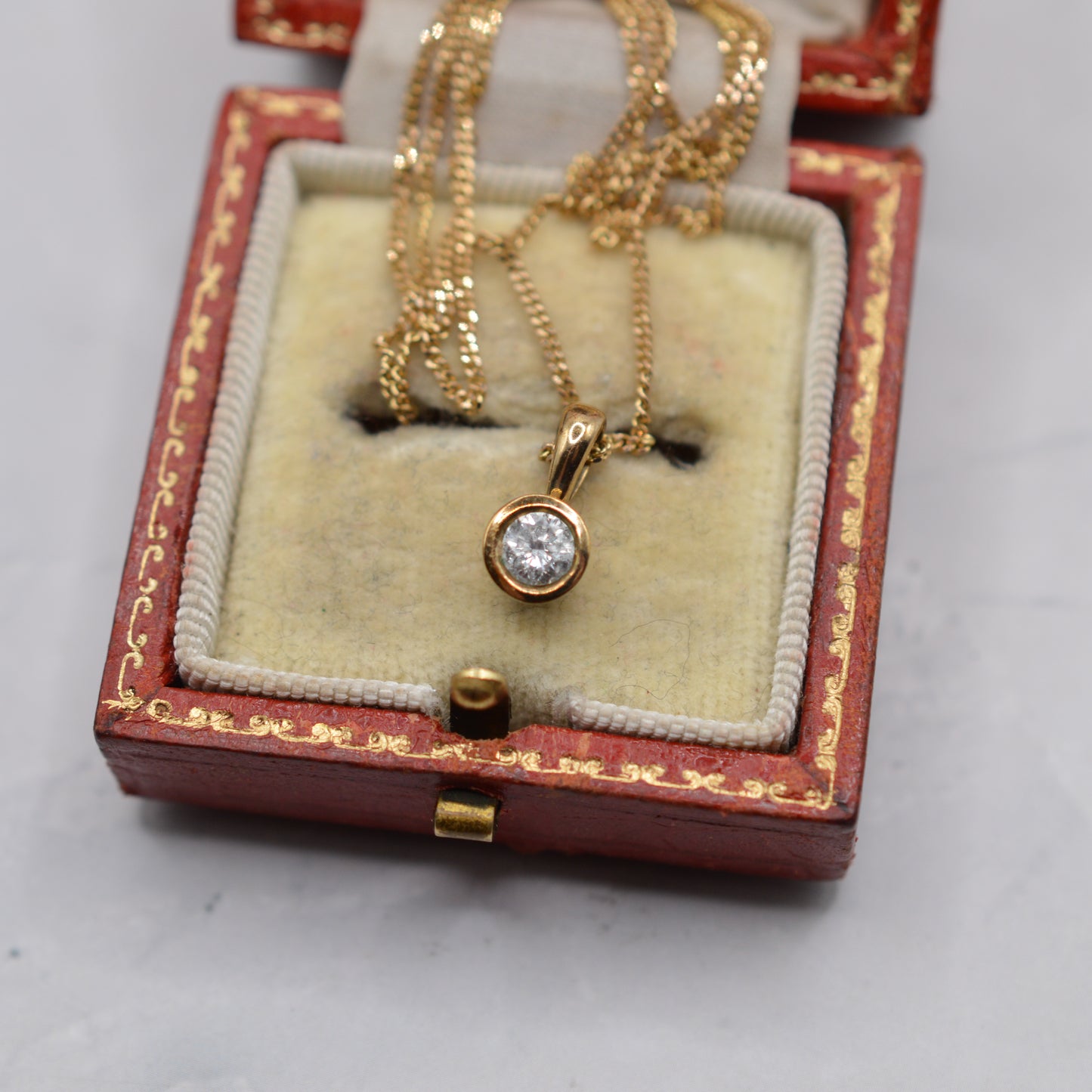 9ct Gold Diamond Pendant Necklace (18")